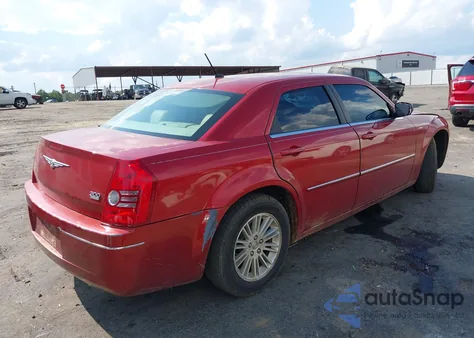 2008 Chrysler 300 Touring z USA, uszkodzony, nr VIN 2C3KA53GX8H105653
